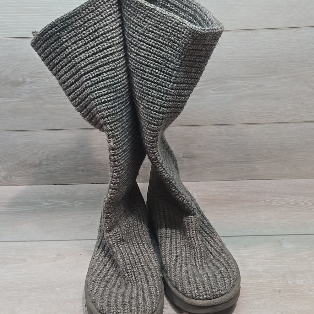 Ugg Australia Women Gray Knit Sweater Winter Button-Up Boots Shoes Sz 10
